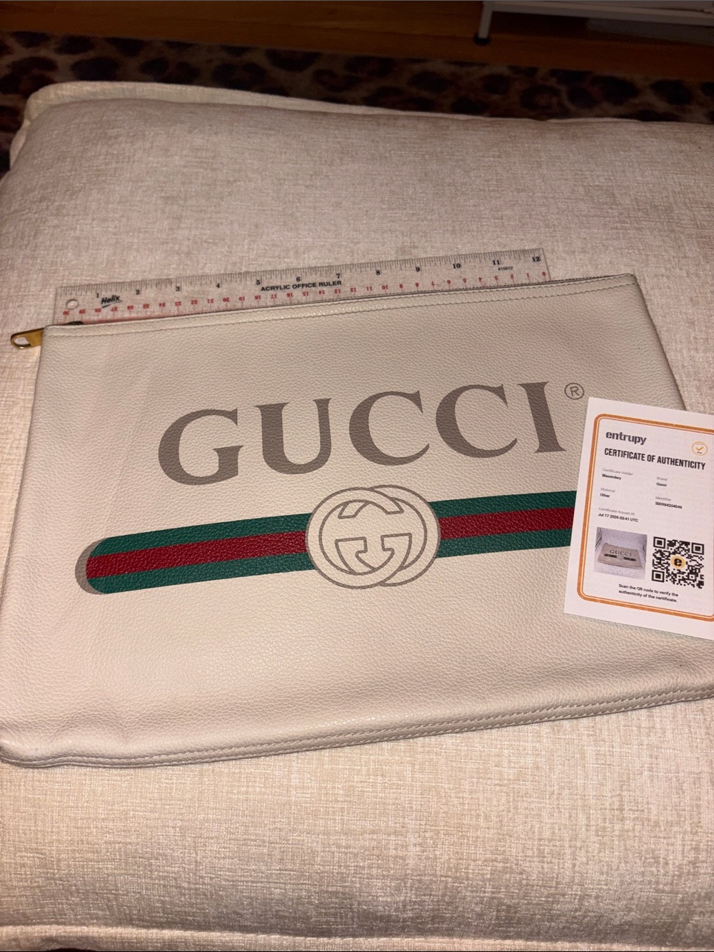 GUCCI pebbled Leather Medium Logo Portfolio Clutch White with COA